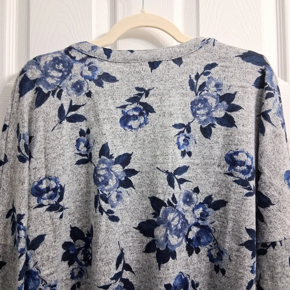 By & By Sweater Blue Roses Gray Background Size Large